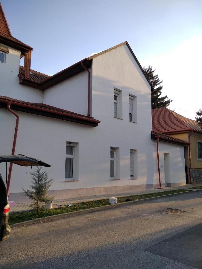 Villa Esztergom Exterior foto